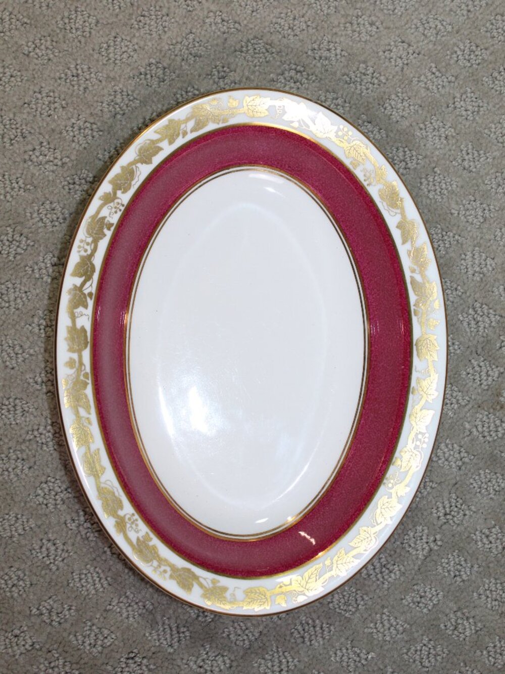 Wedgwood Whitehall W3994 Bone China Powder Ruby  10"x7.5" Oval Serving Bowl